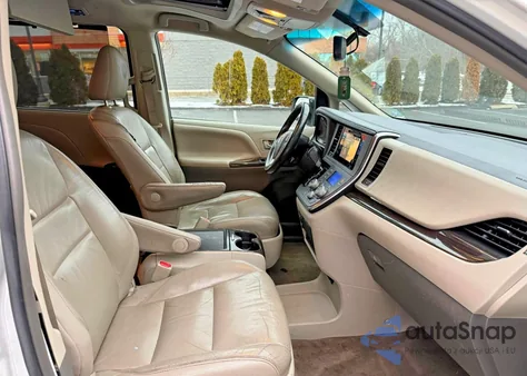 2016 Toyota Sienna Xle z USA, uszkodzony, nr VIN 5TDDK3DC7GS139115